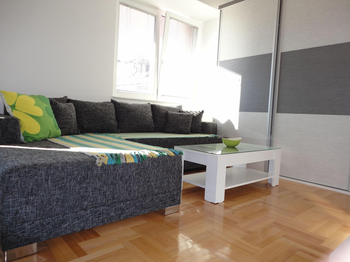 Bedroom 2, Accommodation Mell