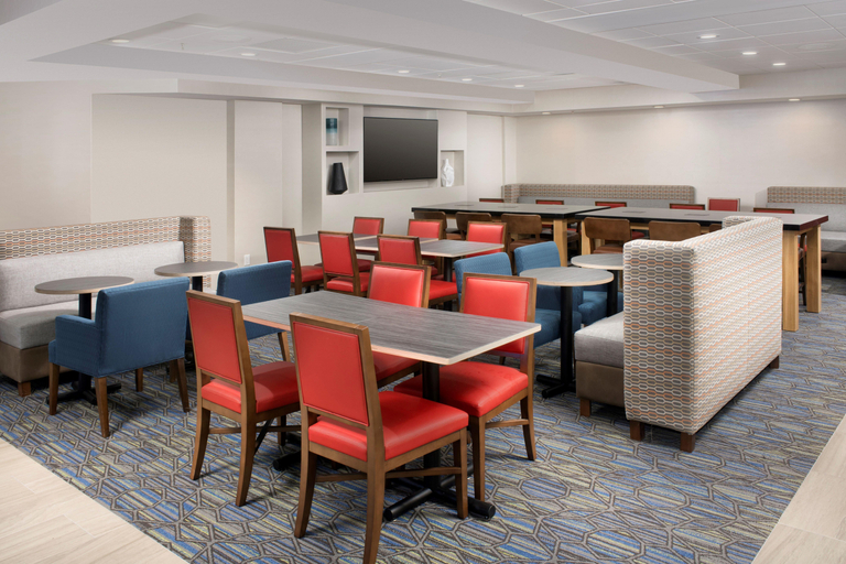 Food & Drinks 5, BWI SUITES by IHG, Anne Arundel
