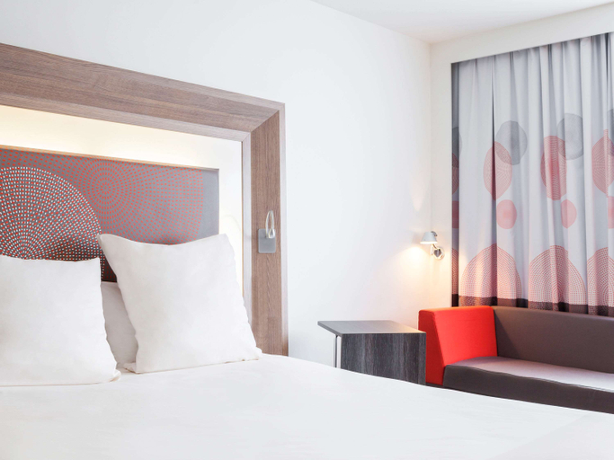 Bedroom 2, Novotel Coventry M6 J3, Coventry