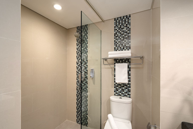 Bathroom 5, BATIQA Hotel & Apartments Karawang, Karawang