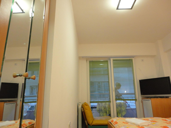 Bedroom 2, Accommodation Mell