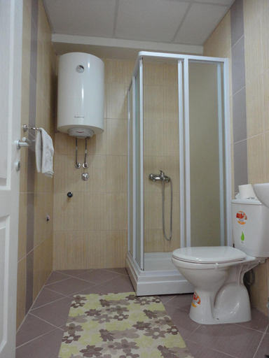 Bathroom 5, Accommodation Mell