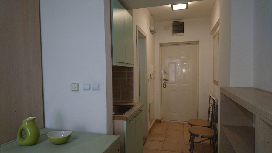 Others 4, Accommodation Mell