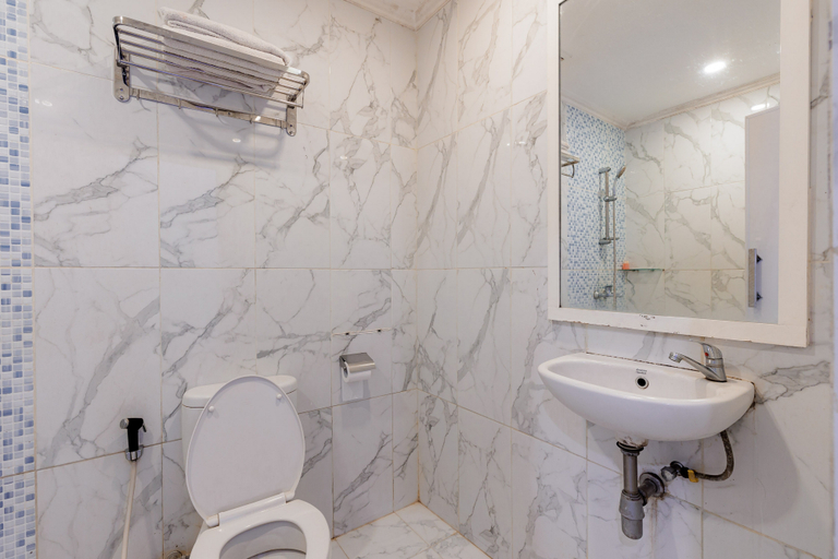 Bathroom 4, RedDoorz Plus near Kebayoran Baru Blok S, Jakarta Selatan