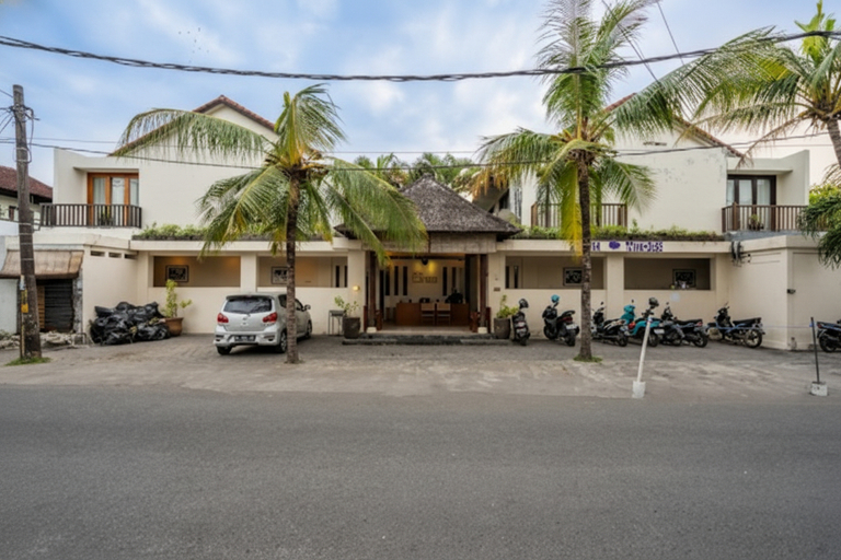 Exterior & Views