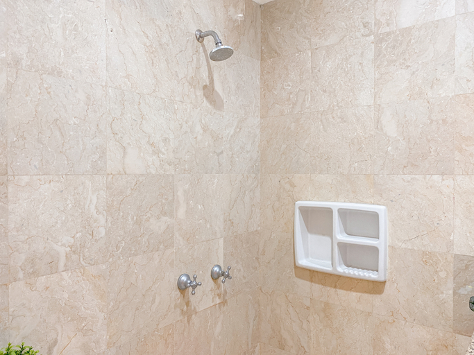 Bathroom 5, Spacious 2BR with Mall Access at Bellezza Apartment By Travelio, Jakarta Selatan