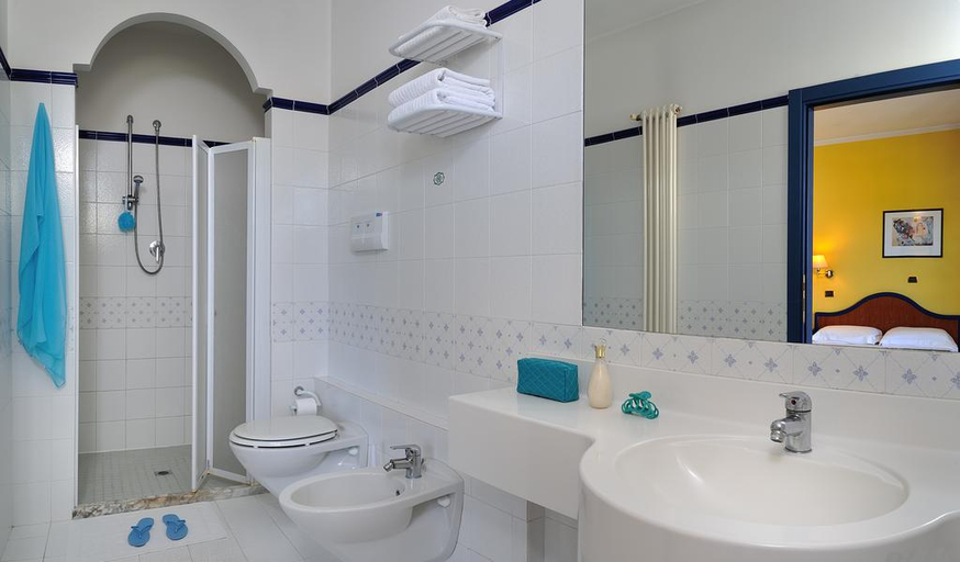 Bathroom 5, Ascot, Rimini