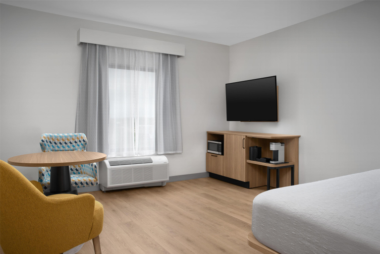 Bedroom 3, Hampton Inn & Suites Tupelo/Barnes Crossing, Lee