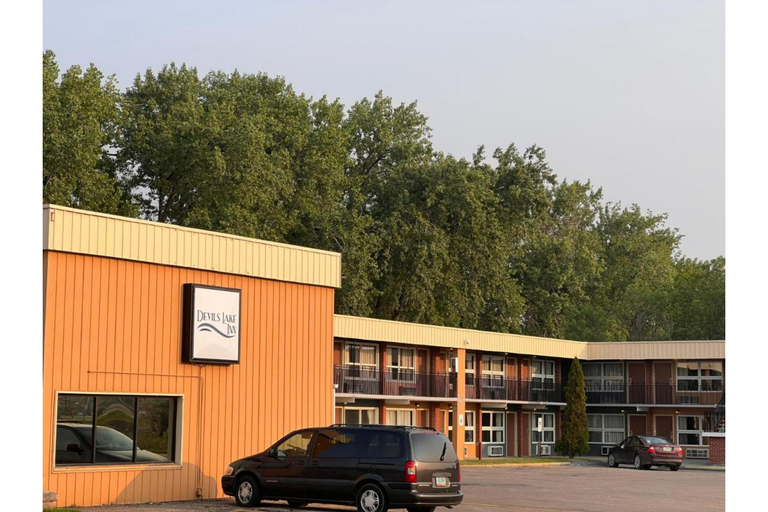 Exterior & Views, Devils Lake Inn OYO Devils Lake Regional Airport, Ramsey