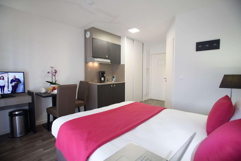 Bedroom 3, Appart Hotel Odalys City Paris Levallois, Hauts-de-Seine