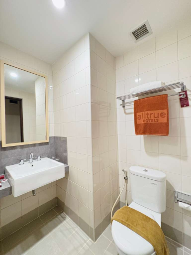 Bathroom 3, Alltrue Lite Hotel Nagoya Hill - Batam, Batam