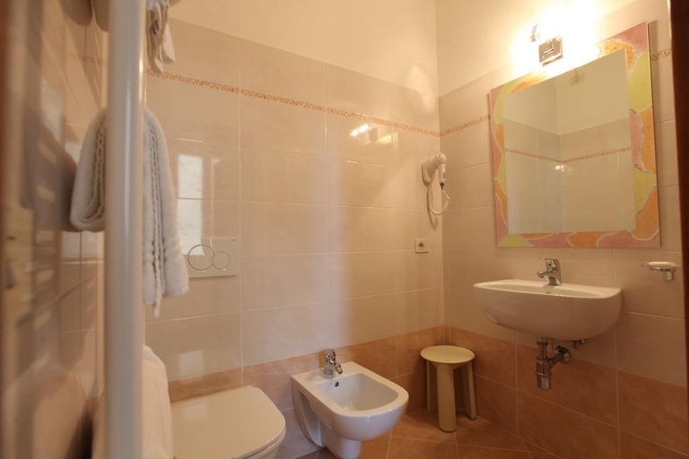 Bathroom 4, Bologna, Florence