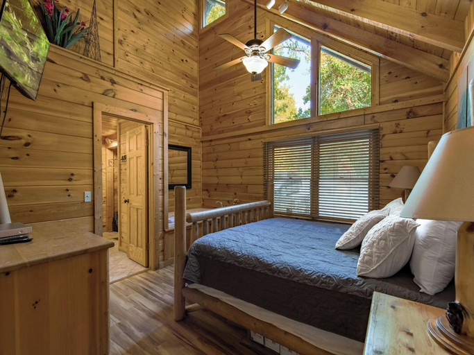 Bedroom 3, Bear Necessities, Sevier
