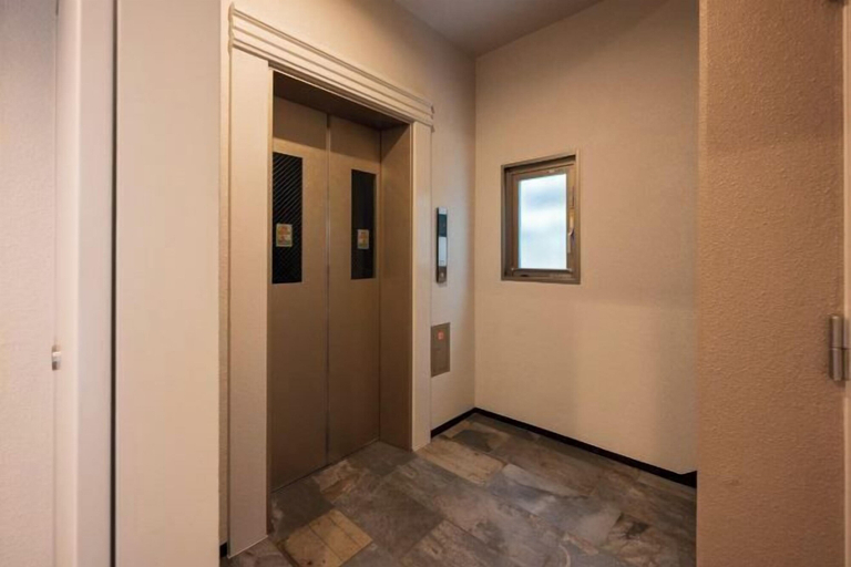 Others 4, Casa Blan, Toshima