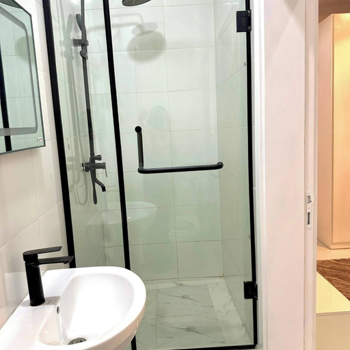 Bathroom 4, Metrohut Service Apartments, Tarauni