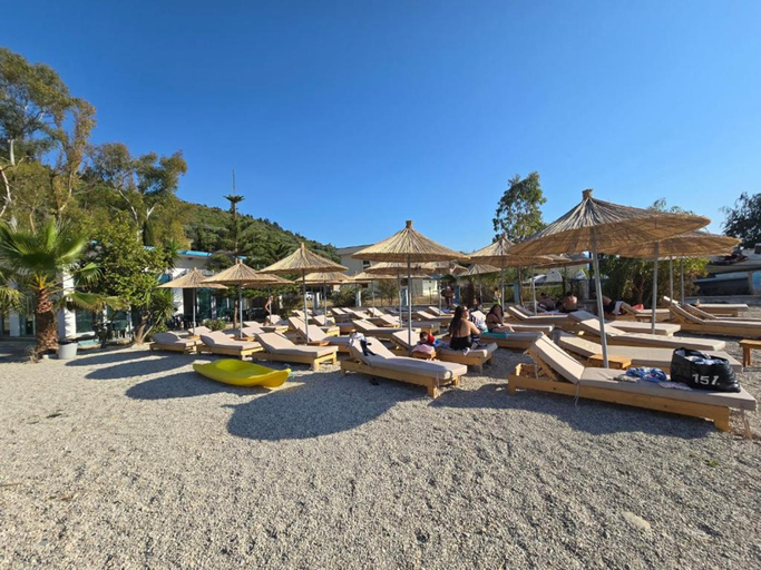 Beach, White Hill Radhime, Vlorës