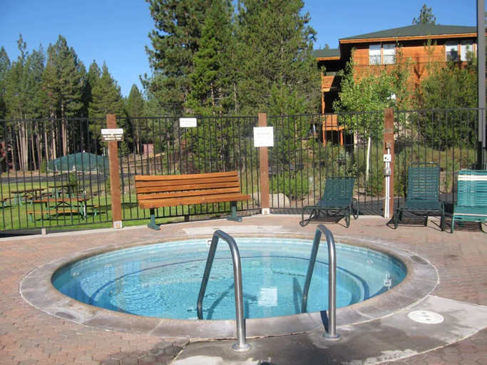 Pool 3, Alder Creek Paradise - Tree-lined Cabin Stay for 7, Nevada