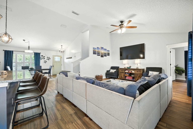 Living area 2, Salty Tradewind Retreat - 14ppl!, Saint Johns