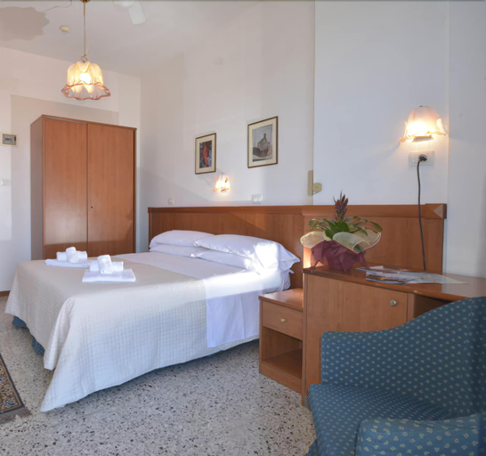 Bedroom 4, Hotel Diplomat, Rimini