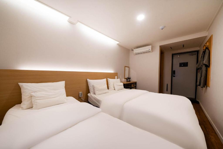 Bedroom 3, Haeundae Dongbeck Hotel, Haeundae