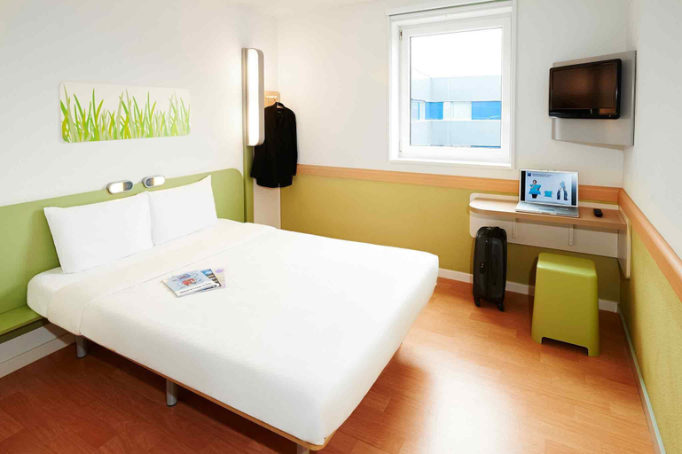Bedroom 3, ibis budget Chatellerault, Vienne