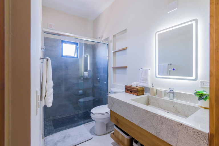 Bathroom 3, Josefa Suites, La Paz