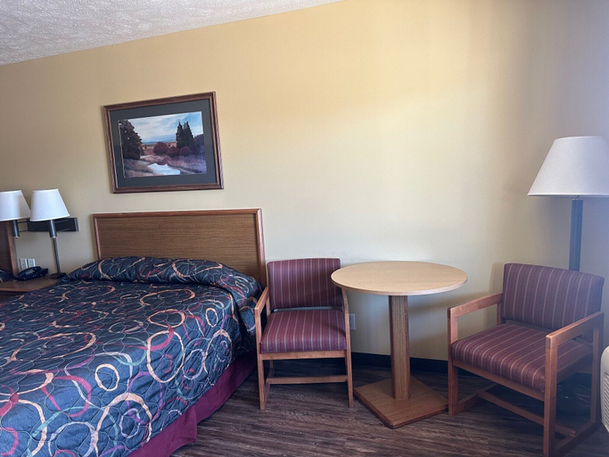 Room 4, Elgin Sleepin Inn, Antelope