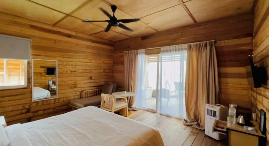 Bedroom 1, Sisipan Island Resort, Semporna
