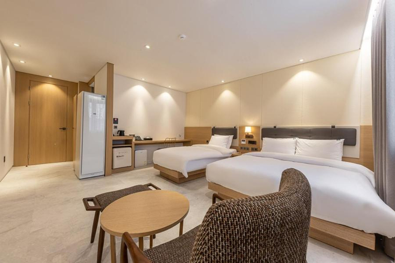 Bedroom 3, Masan Daisy Hotel, Masan