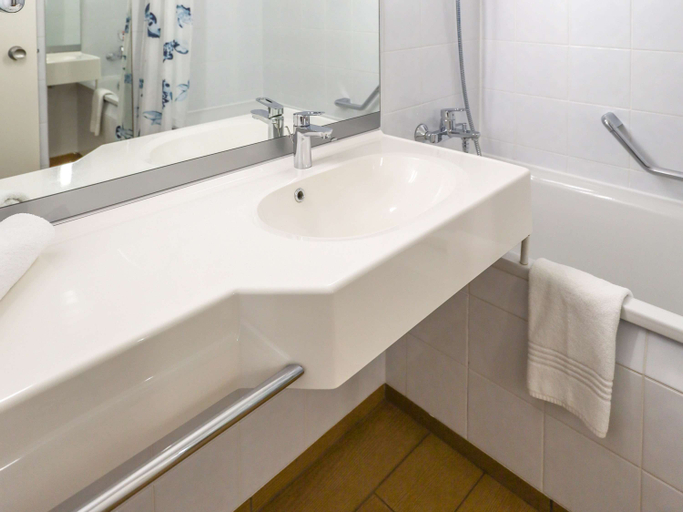Bathroom 4, Novotel Poznan Malta, Poznań City