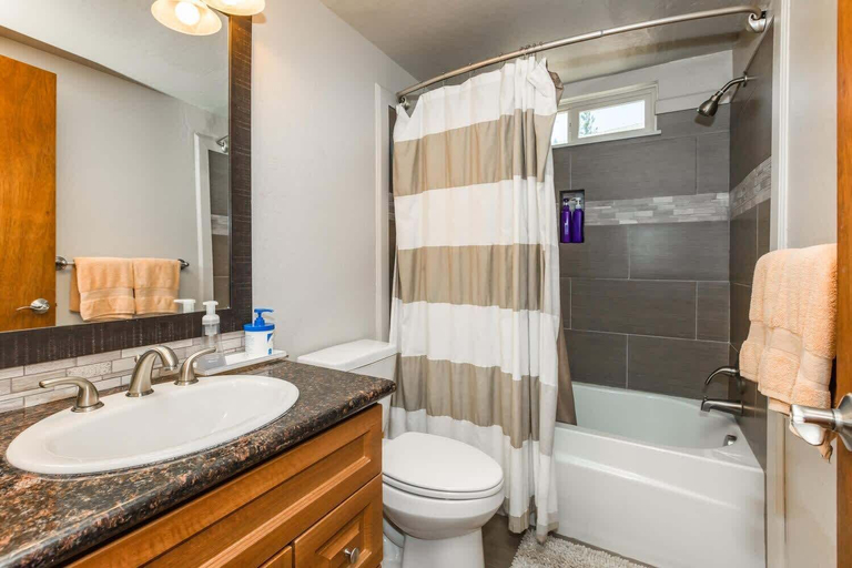 Bathroom 4, Alder Creek Paradise - Tree-lined Cabin Stay for 7, Nevada
