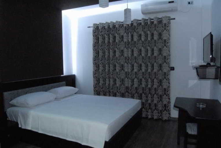 Bedroom 2, New Heaven, Sarandës