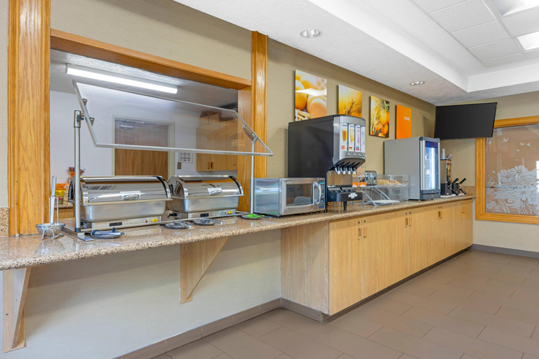 Food & Drinks 5, Comfort Suites Salem, Marion