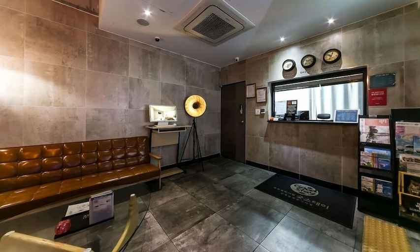 Others 2, Hotel 385, Jinhae