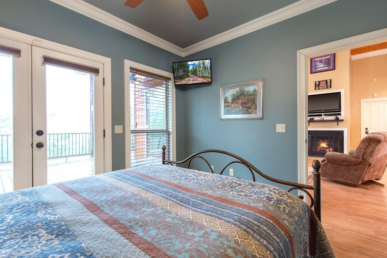 Bedroom 2, Cajun Spice, Sevier