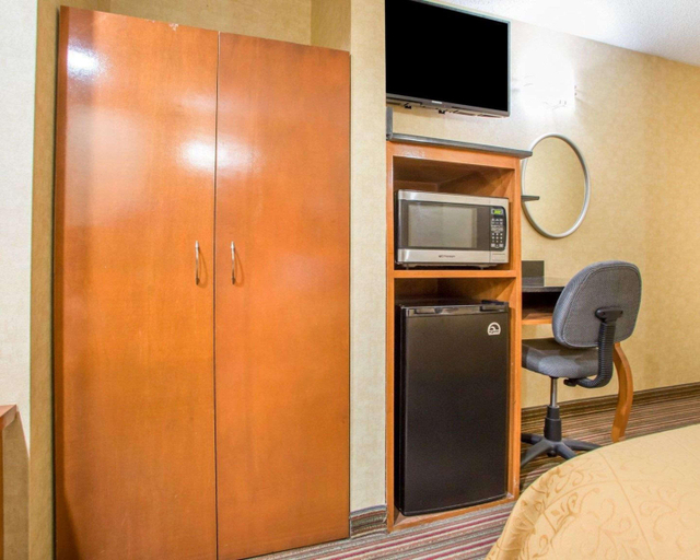 Bedroom 3, Quality Inn and Suites North/Polaris Worthington, Franklin
