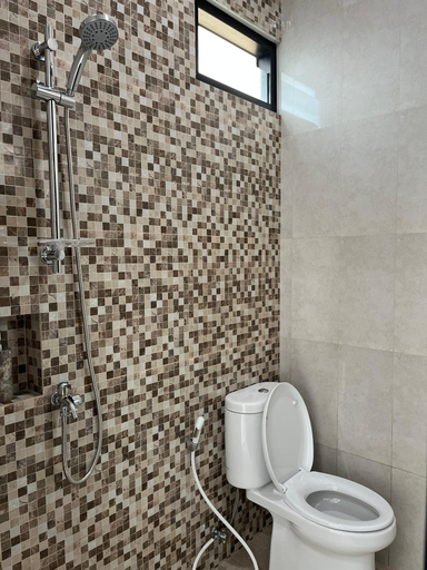 Bathroom 5, Homestay Tjokro by Sampai, Bantul