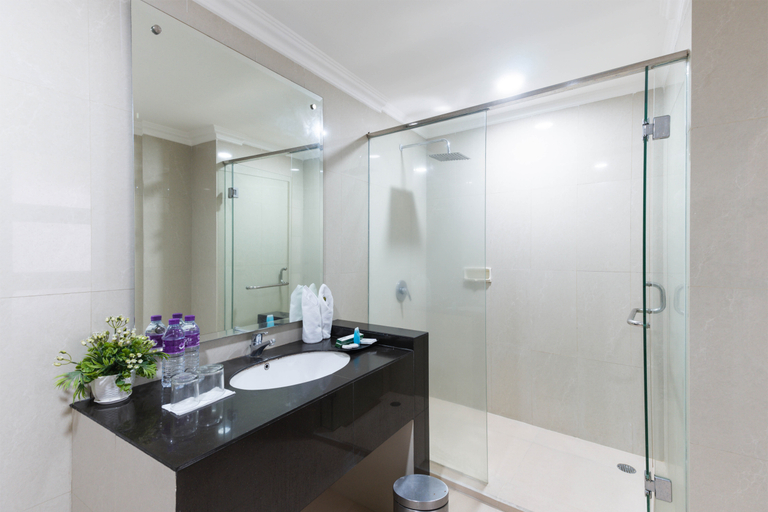 Bathroom 3, Sapadia Hotel Siantar, Pematangsiantar