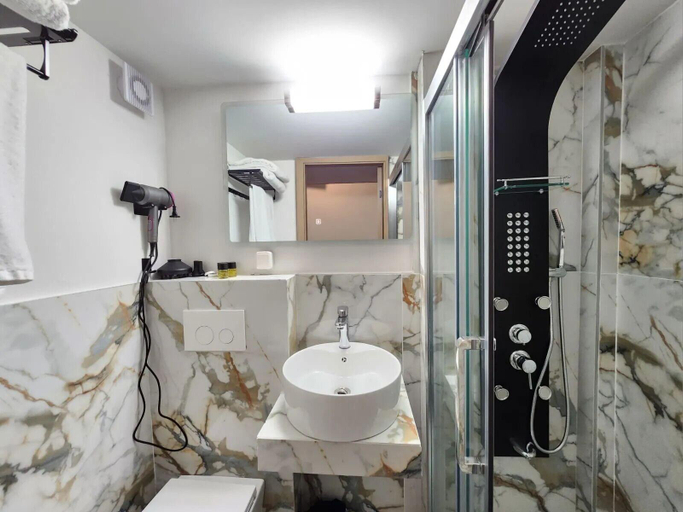 Bathroom 3, Celia Residence, Attica