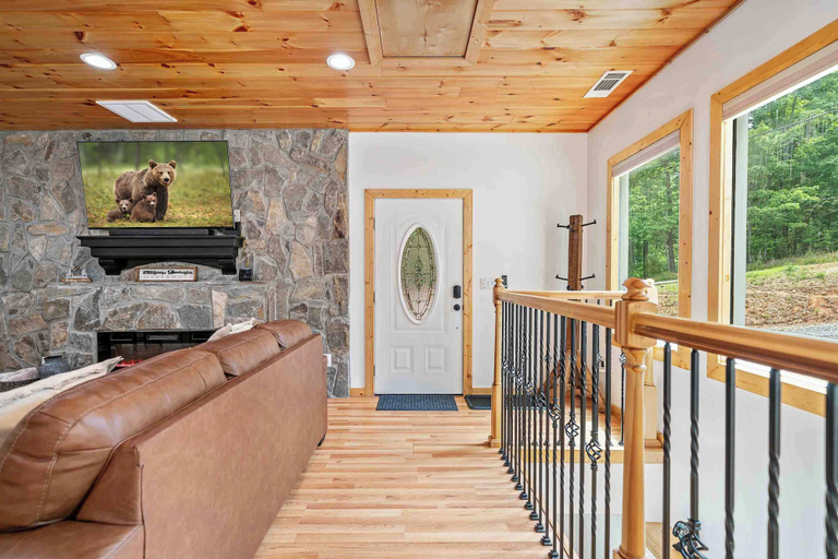 Living area 4, New Listing - Luxurious Mountain Home for 8 With Amenities, Gilmer
