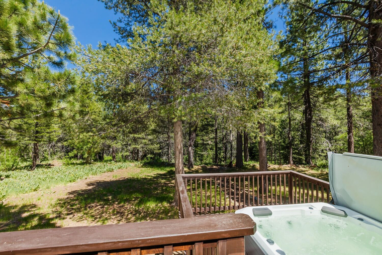 Outdoor spa tub 5, Alder Creek Paradise - Tree-lined Cabin Stay for 7, Nevada