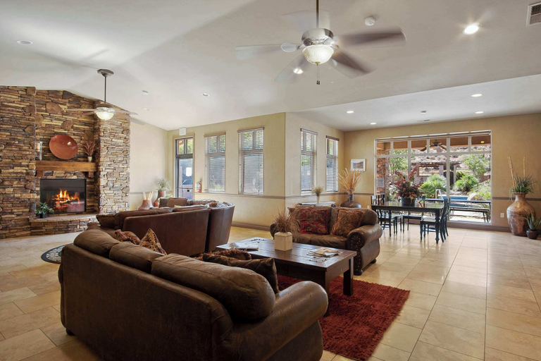 Interior 2, Sunset Vista - Amazing Views + Near National Park, Washington