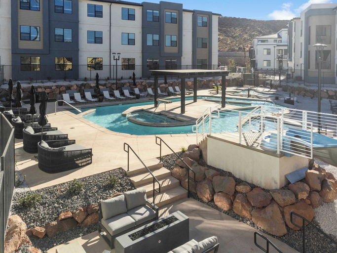 Pool 3, Sunset Vista - Amazing Views + Near National Park, Washington