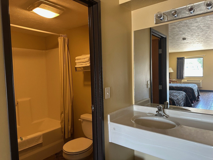 Bathroom 2, Elgin Sleepin Inn, Antelope