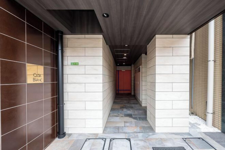 Others 5, Casa Blan, Toshima