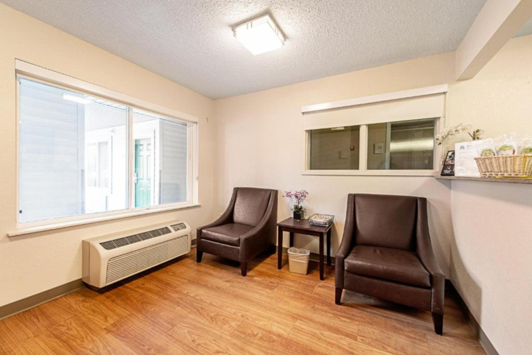 Public Area 2, HomeTowne Studios by Red Roof Tacoma - Puyallup, Pierce