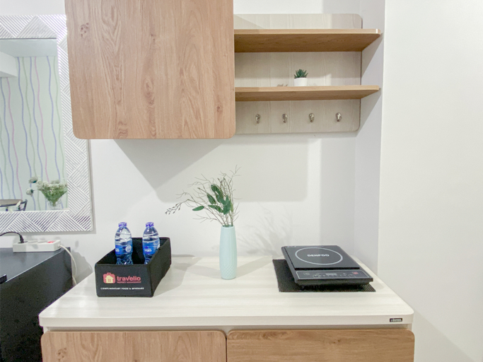 Others 2, Modern Neutral Studio Room Transpark Cibubur Apartment By Travelio, Depok