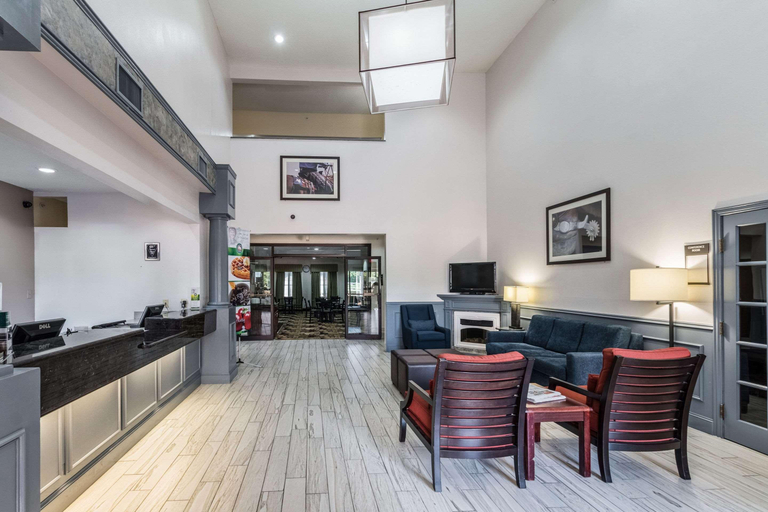 Public Area 2, Quality Suites Burleson - Ft. Worth, Johnson