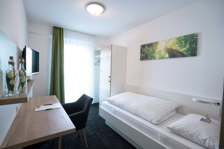 Bedroom 5, Hotel zur Sonne, Tübingen