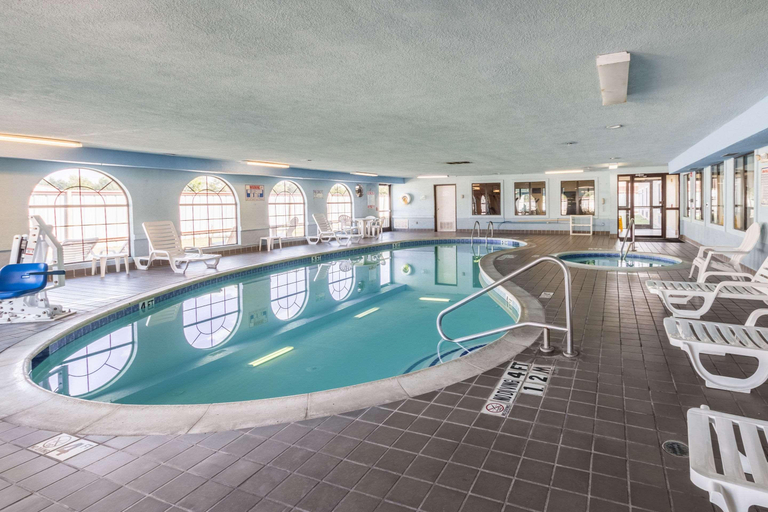 Sport & Beauty 4, Quality Suites Burleson - Ft. Worth, Johnson